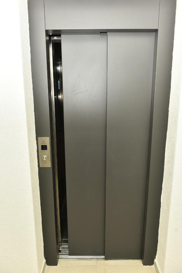 Grand Lux Apartman ชาชาค ภายนอก รูปภาพ